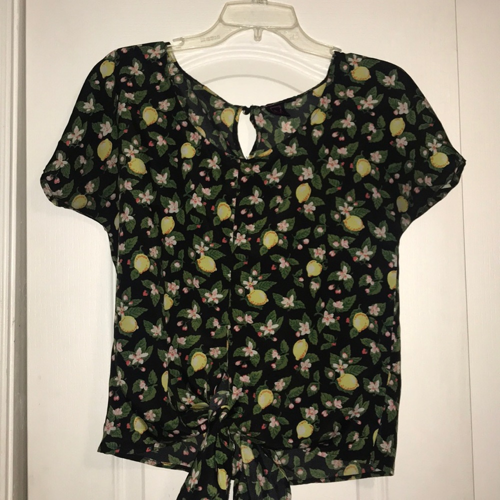 Lemon print front tie shirt!:)
